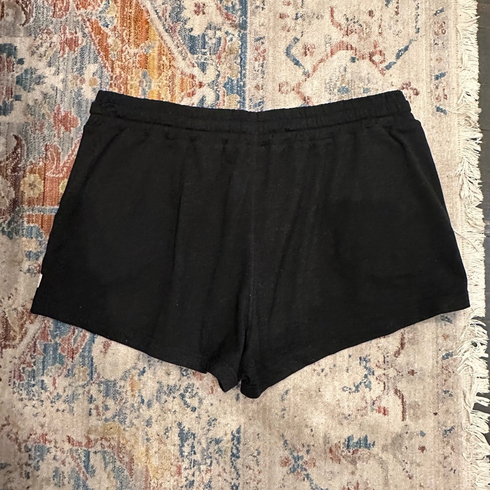 Vuori Black Women's Halo Performance Shorts - Picture 5 of 5